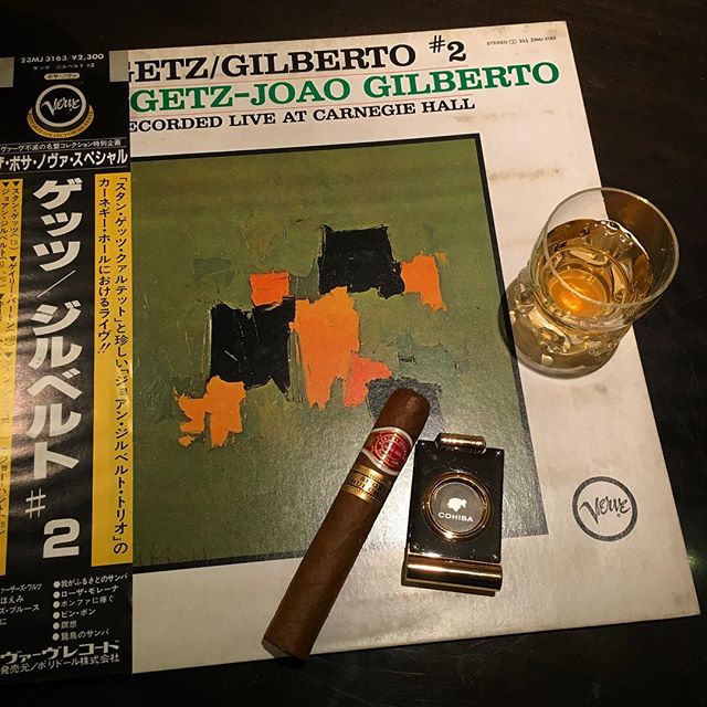 It was cheers for good work this week too.And #goodnight .Hope wonderful day tomorrow.#bartool #bar #authenticbar #cigar #バーツール #行徳 #シガー #葉巻 #行徳BAR