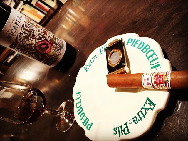 It was cheers for good work this week too.And #goodnight .Hope wonderful day tomorrow.#bartool #bar #authenticbar #cigar #バーツール #行徳 #シガー #葉巻 #行徳BAR