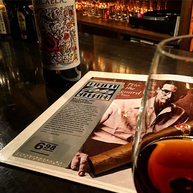 It was cheers for good work this week too.And #goodnight .Hope wonderful day tomorrow.#bartool #bar #authenticbar #cigar #sherry #oloroso #bodegasbaron #バーツール #行徳 #シガー #葉巻 #シェリー #オロロソ #バロンミカエラ #行徳BAR