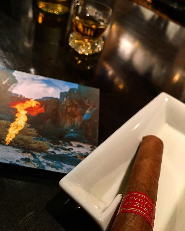 It was cheers for good work this week too！chill out with #bonobo .And #goodnight .Hope wonderful day tomorrow.#bartool #bar #authenticbar #cigar #cd #calmdown #singlemalt #whisky #fettercairn  #バーツール #行徳 #シガー #葉巻 #行徳BAR