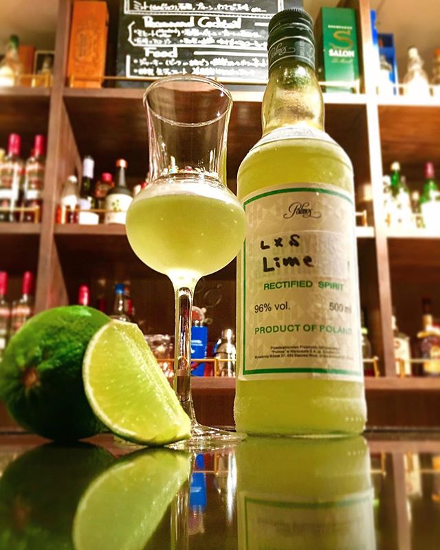 【infusion/ cello】homemade limecelloliquid × solid infusionPesticide-free lime &  spirytus with water#bar #authenticbar #mixology  #bartool #cello #limecello  #infusedfruit #infusion #homemade #ライムチェッロ #インフュージョン #ミクソロジー #バーツール #行徳 #行徳bar