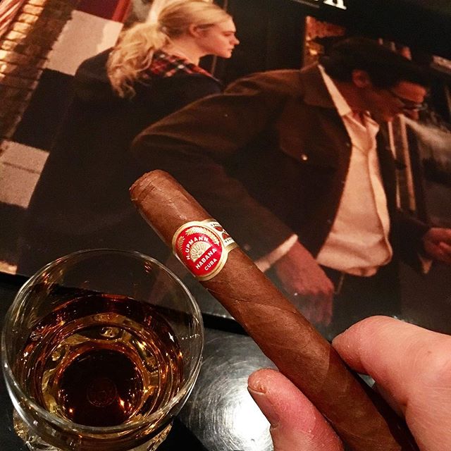 It was cheers for good work this week too !And #goodnight .Hope wonderful day tomorrow.Today is the anniversary of Fidel Castro’s death.#bartool #bar #authenticbar #cigar #fidelcastro #calmdown #whisky #cuba #バーツール #行徳 #シガー #葉巻 #フィデルカストロ #キューバ #行徳BAR #浦安 #船橋