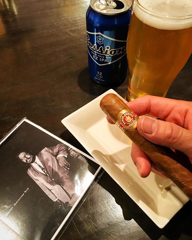 It was cheers for good work this week too .And #goodnight .Hope wonderful day tomorrow.#bartool #bar #authenticbar  #cigar #calmdown #ipa #ipabeer #sessionipa #fullsailbrewing #theloniousmonk #ビール #フルセイルブリューイング #セッションipa #バーツール #行徳 #シガー #葉巻 #セロニアスモンク #行徳BAR #浦安 #船橋