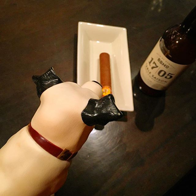 It was cheers for good work this week too !And #goodnight .Hope wonderful day tomorrow.#bartool #bar #authenticbar  #cigar #calmdown #record #nipper #hismastersvoice #dog #victor #ニッパー #ビクター犬 #犬 #イヌ #バーツール #行徳 #シガー #葉巻 #行徳BAR #浦安 #船橋