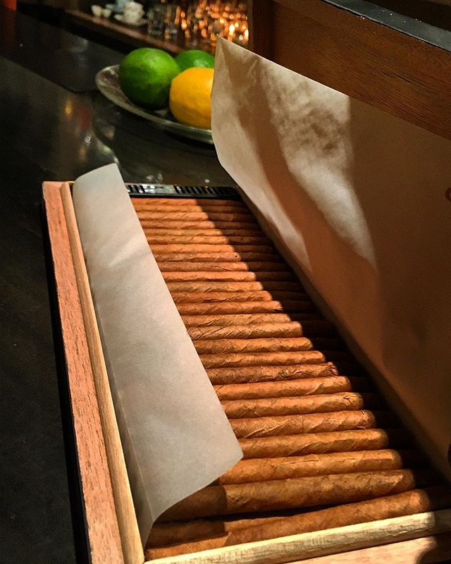 It was cheers for good work this week too !And #goodnight .Hope wonderful day tomorrow.#bartool #bar #authenticbar  #cigar #cigarillo #cohiba #calmdown #record #バーツール #行徳 #シガー #葉巻 #シガリロ #コイーバ #行徳BAR #浦安 #船橋