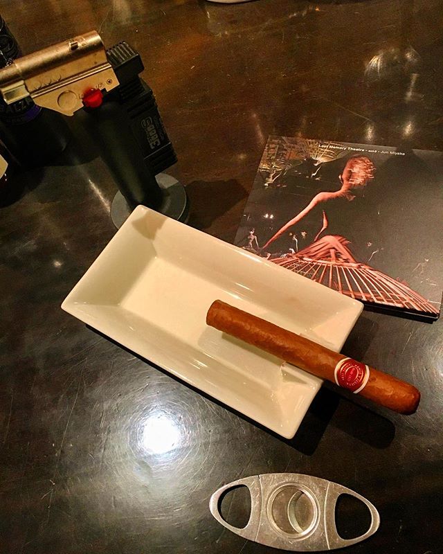 It was cheers for good work this week too!And #goodnight .Hope wonderful day tomorrow.#bartool #bar #authenticbar  #cigar #calmdown #record #バーツール #行徳 #シガー #葉巻 #行徳BAR #浦安 #船橋