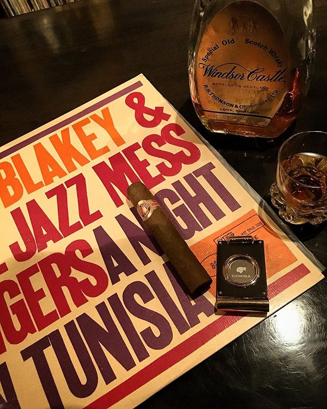 It was cheers for good work this week too.And #goodnight .Hope wonderful day tomorrow.#bartool #bar #authenticbar  #cigar #calmdown #record #バーツール #行徳 #シガー #葉巻 #行徳BAR #浦安 #船橋