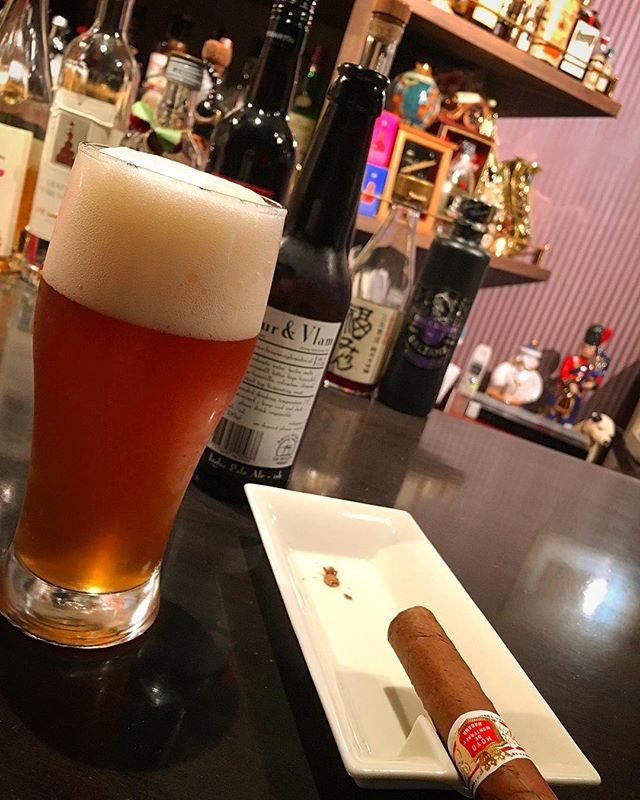 It was cheers for good work this week too!And #goodnight .Hope wonderful day tomorrow.#bartool #bar #authenticbar #cigar #calmdown #バーツール #行徳 #シガー #葉巻 #行徳BAR #浦安 #船橋