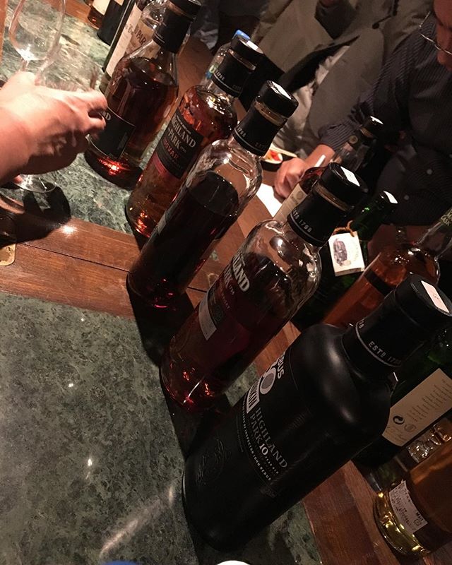 本日はハイランドパークの試飲会に参加しておりまする。一度にこれだけ同じ蒸溜所のものを飲み比べるのはそうそうないですな！それぞれに個性があって面白い。Slàinte mhath！#bar #authenticbar #bartool #slàintemhath #slaintemhath #slainte #scotch #singlemalt #singlemaltwhisky #whisky #highlandparkdistillery #highlandpark #スコッチ #スコッチウイスキー #ウイスキー #シングルモルト #シングルモルトウイスキー #ハイランドパーク #行徳 #行徳bar #船橋 #浦安