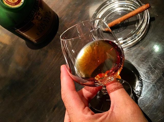 It was cheers for good work this week too.And #goodnight .Hope wonderful day tomorrow.#bartool #bar #authenticbar #cigar #calmdown #バーツール #行徳 #シガー #葉巻 #行徳BAR #浦安 #船橋