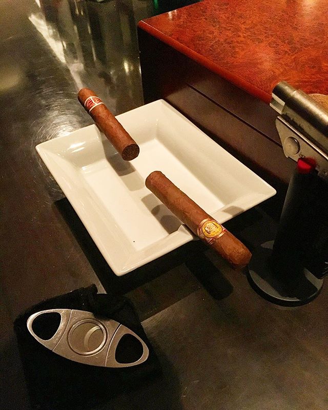 It was cheers for good work this week too.And #goodnight .Hope wonderful day tomorrow.#bartool #bar #authenticbar #cigar #calmdown #バーツール #行徳 #シガー #葉巻 #行徳BAR #浦安 #船橋