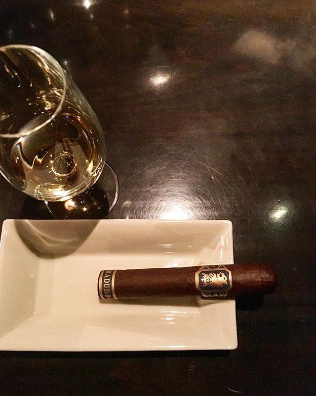 It was cheers for good work this week too.And #goodnight .Hope wonderful day tomorrow.#bartool #bar #authenticbar  #cigar #バーツール #葉巻 #シガー #行徳 #行徳BAR #浦安 #船橋