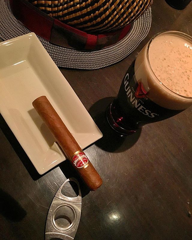 It was cheers for good work this week too!And #goodnight .Hope wonderful day tomorrow.#bartool #bar #authenticbar  #cigar #バーツール #葉巻 #シガー #行徳 #行徳BAR #浦安 #船橋