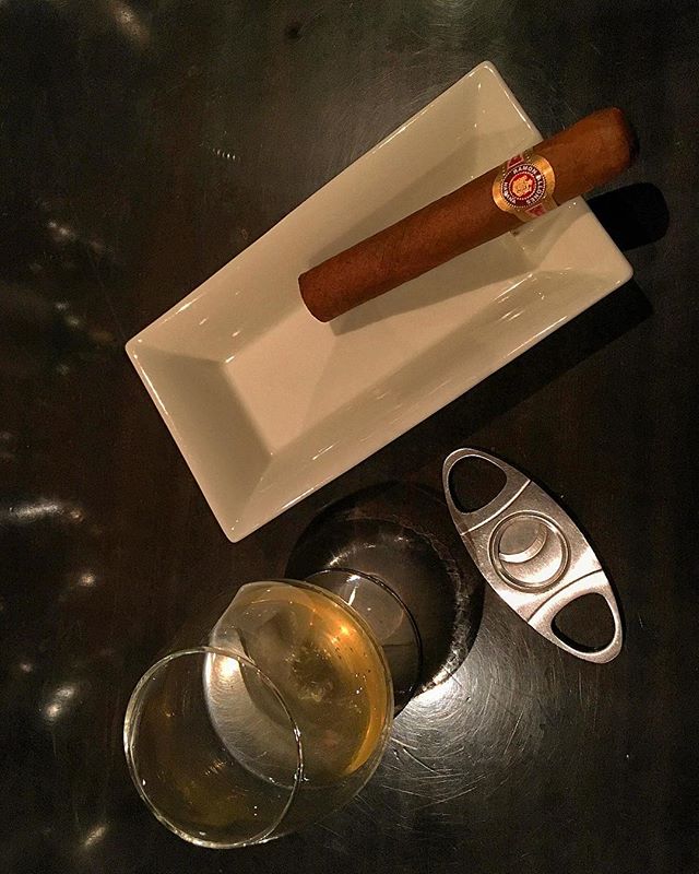 It was cheers for good work this week too!And #goodnight .Hope wonderful day tomorrow.#bartool #bar #authenticbar  #cigar #バーツール #葉巻 #シガー #行徳 #行徳BAR #浦安 #船橋