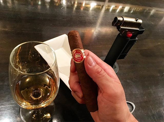 It was cheers for good work this week too.And #goodnight .Hope wonderful day tomorrow.#bartool #bar #authenticbar  #cigar #バーツール #葉巻 #シガー #行徳 #行徳BAR #浦安 #船橋