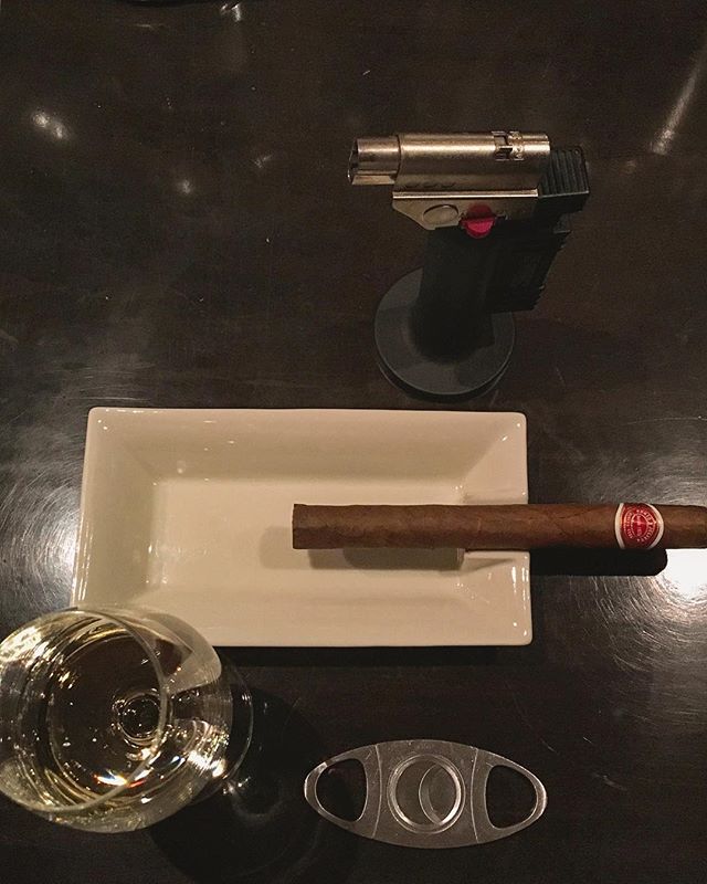 It was cheers for good work this week too!And #goodnight .Hope wonderful day tomorrow.#bartool #bar #authenticbar  #cigar #バーツール #葉巻 #シガー #行徳 #行徳BAR #浦安 #船橋