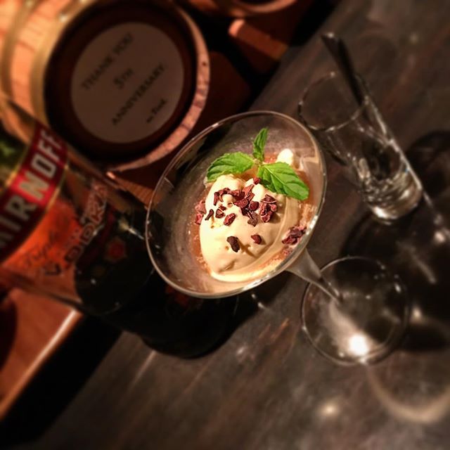 【cocktail】affogato cocktail自家製アイスクリーム×自家製コーヒーウォッカ#bar #authenticbar #cocktail  #mixology  #bartool #icecream #homemadeicecream #affogato #affogatostyle #infuse #infusion #infusioncocktails #coffeevodka #カクテル #ミクソロジー #アイスクリーム #自家製アイスクリーム #アフォガート #インフュージョン #インフュージョンカクテル #コーヒーウォッカ #バーツール #行徳 #行徳bar #浦安 #船橋