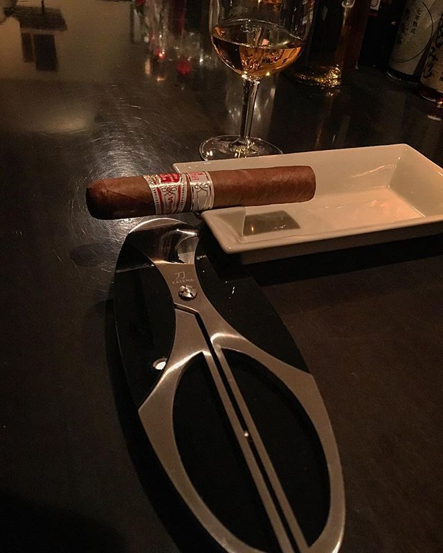 It was cheers for good work this week too.And #goodnight!Hope wonderful day tomorrow.#bartool #bar #authenticbar  #cigar #バーツール #葉巻 #シガー #行徳 #行徳BAR #浦安 #船橋