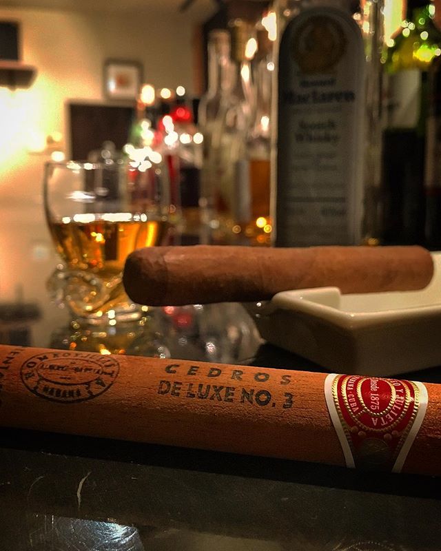 It was cheers for good work this week too!And #goodnight.Hope wonderful day tomorrow.#bartool #bar #authenticbar  #cigar #バーツール #葉巻 #シガー #行徳 #行徳BAR #浦安 #船橋