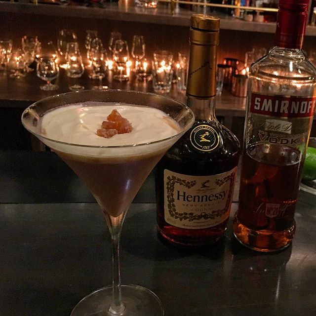 【cocktail】Mont Blanc cocktailお待たせしました。毎年恒例、”飲むケーキ”シリーズをスタートします。例年通りモンブランから。こちらは数量に限りがありますのでお早めにどうぞ。#bar #authenticbar #cocktail #montblanccocktail #montblanc #cakecocktail #mixology #バーツール #行徳 #行徳BAR #カクテル #ミクソロジー #モンブラン #モンブランカクテル #栗 #栗カクテル #船橋 #浦安