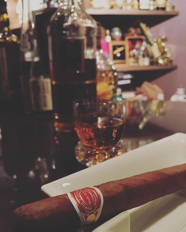 It was cheers for good work this week too!And #goodnight.Hope wonderful day tomorrow.#bartool #bar #authenticbar  #cigar #バーツール #葉巻 #シガー #行徳 #行徳BAR #浦安 #船橋