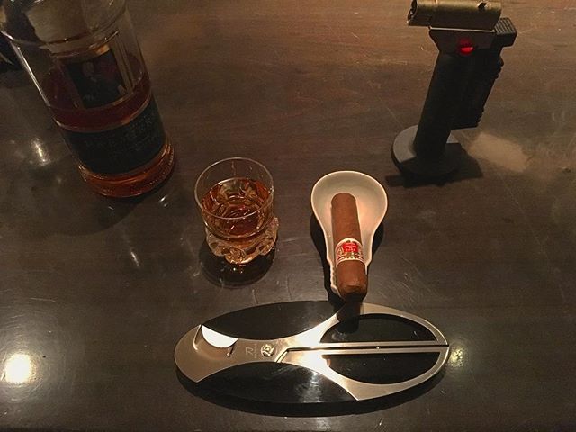 It was cheers for good work this week too!And #goodnight.Hope wonderful day tomorrow.#bartool #bar #authenticbar  #cigar #バーツール #葉巻 #シガー #行徳 #行徳BAR #浦安 #船橋