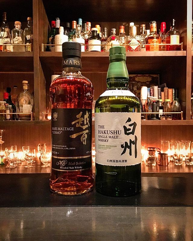 【new arrival Japanese whisky】LRCosmo (越百)Hakushu NV (白州)果報は寝て待て。待てば海路の日和あり。まあ何とも言ったものですが。酒屋さんから「在庫なく入荷も未定」と回答あったので、もう白州は扱えないなーと思っていたら入荷しました。待ってみるもんですね(笑)。オーダーが欠品扱いになったままで覚えてくれていたようです。ありがたい。後を継ぐのに越百に白羽の矢を立てていたのですが結果的に2本とも開ける流れに。白州はもちろん、越百も佳きウイスキーです。同価格帯でのキャラクターの違いを愉しんでいただければと思います。#bar #authenticbar #bartool #hakushu #suntry  #cosmo #marswhisky #singlemalt #singlemaltwhisky #vattedwhisky #vattedmalt #whisky # #ウイスキー #シングルモルト #シングルモルトウイスキー #サントリー #白州 #マルスウイスキー #越百 #行徳 #行徳bar #船橋 #浦安